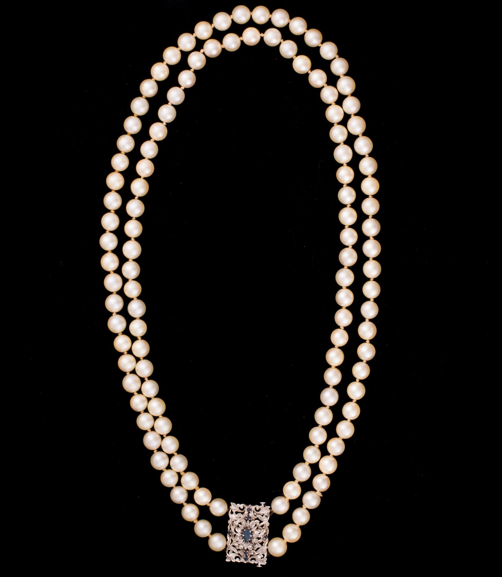 PÄRLCOLLIER, lås i 18K vitguld med diamanter och safirer.