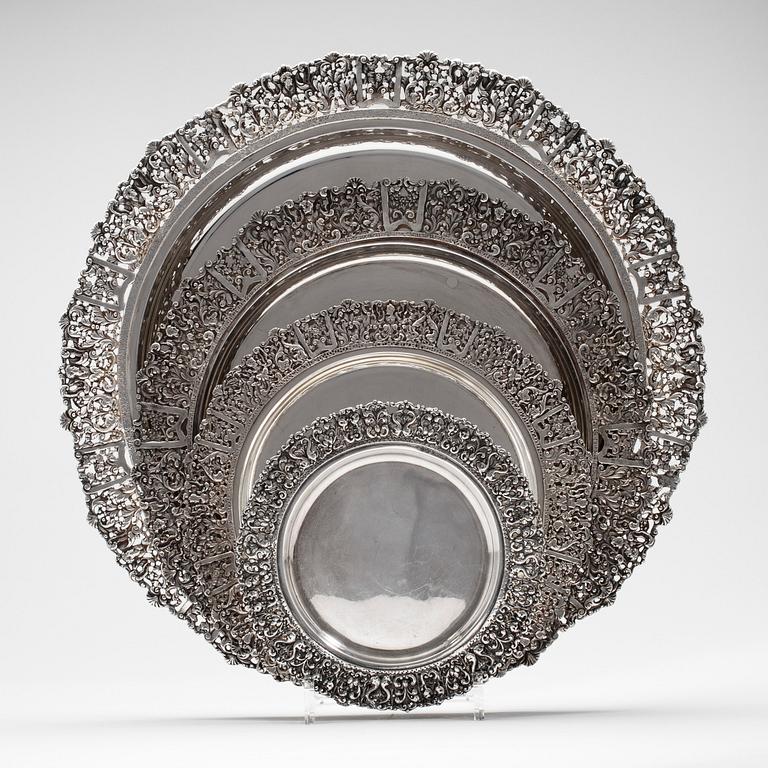 FAT,1 st silver, Spanien bär finska importstämplar. Vikt ca 193 g. FAT, 3 st, märkt alpacka, 1900-talets senare hälft.