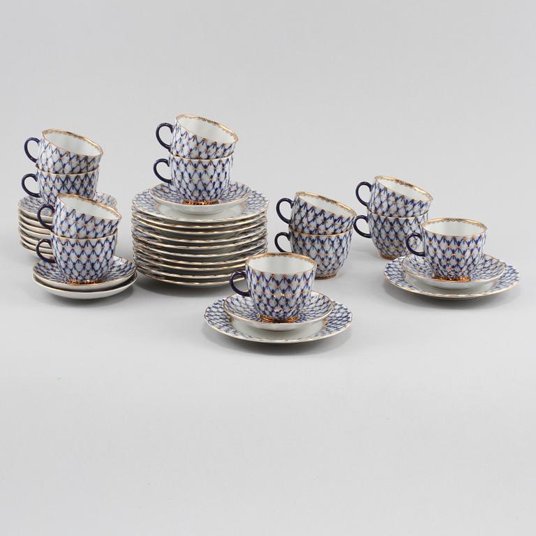 KAFFESERVIS, 24 delar, porslin, "Cobalt net", Lomonosov, Sovjetunionen, 1900-talets andra hälft.