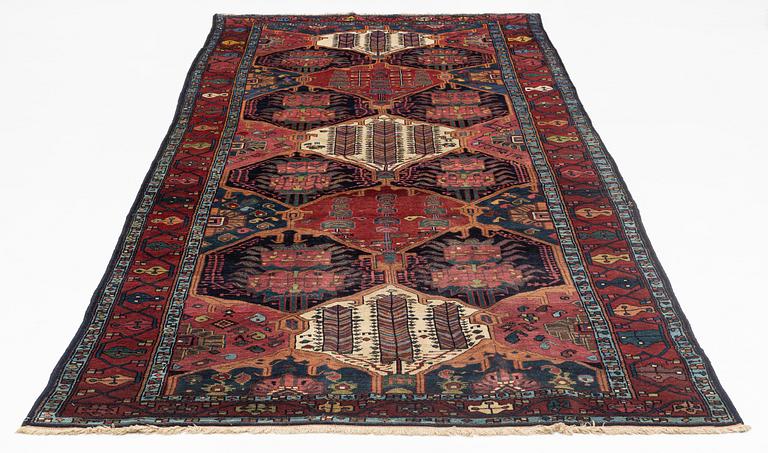 An antique Bardarash carpet, Chahar Mahal province, ca 358,5 x 162 cm.