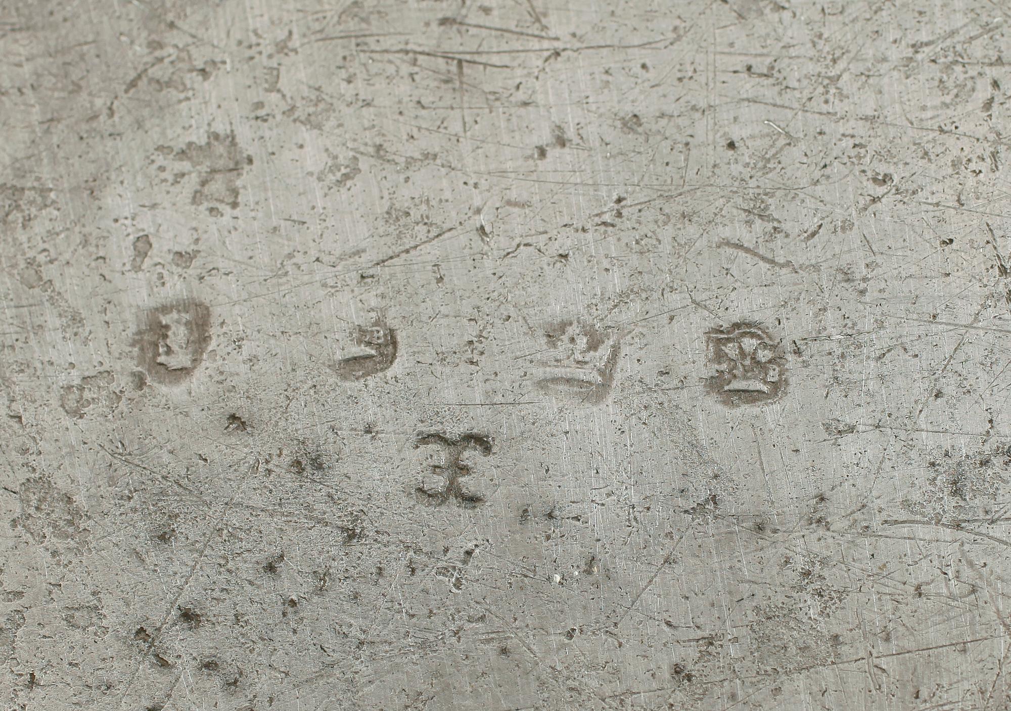 FAT, tenn, märkt Stockholm samt rosstämpel. 1700-/1800-tal.