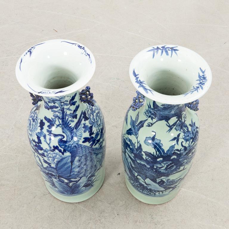 Golvvaser 2 st Kina 1900-tal porslin.