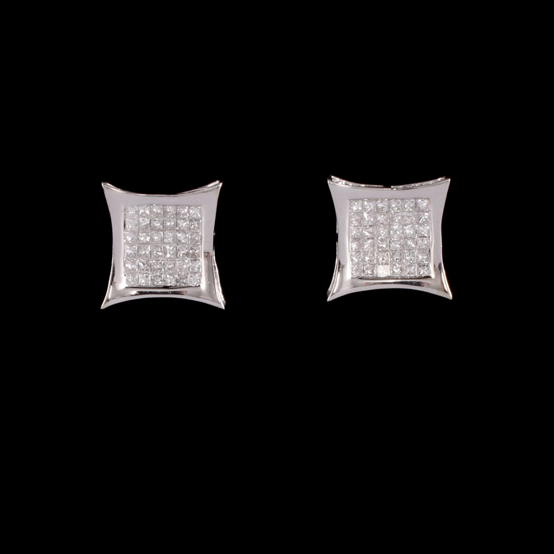 ÖRHÄNGEN, ett par, 14k vitguld med prinsesslipde diamanter, totalt ca 1.50 ct, utländska stämplar. Vikt 3 g.