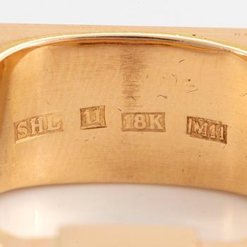 RING, 18K guld och rubin och gula baguetteslipade diamanter, Lindahl & Färnert Uppsala.