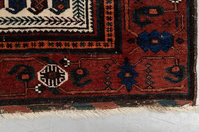 A rug, antique Baluch, ca 171 x 102-107 cm.