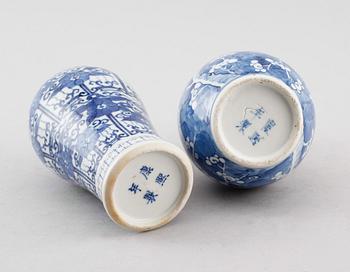 VASER, 2 st, porslin, Kina, sannolikt 1800-tal.