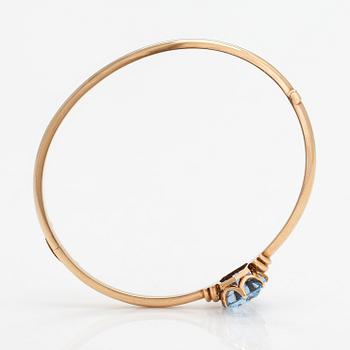 Rannekoru, 14K kultaa, synteettinen spinelli. Westerback, Helsinki 1940.