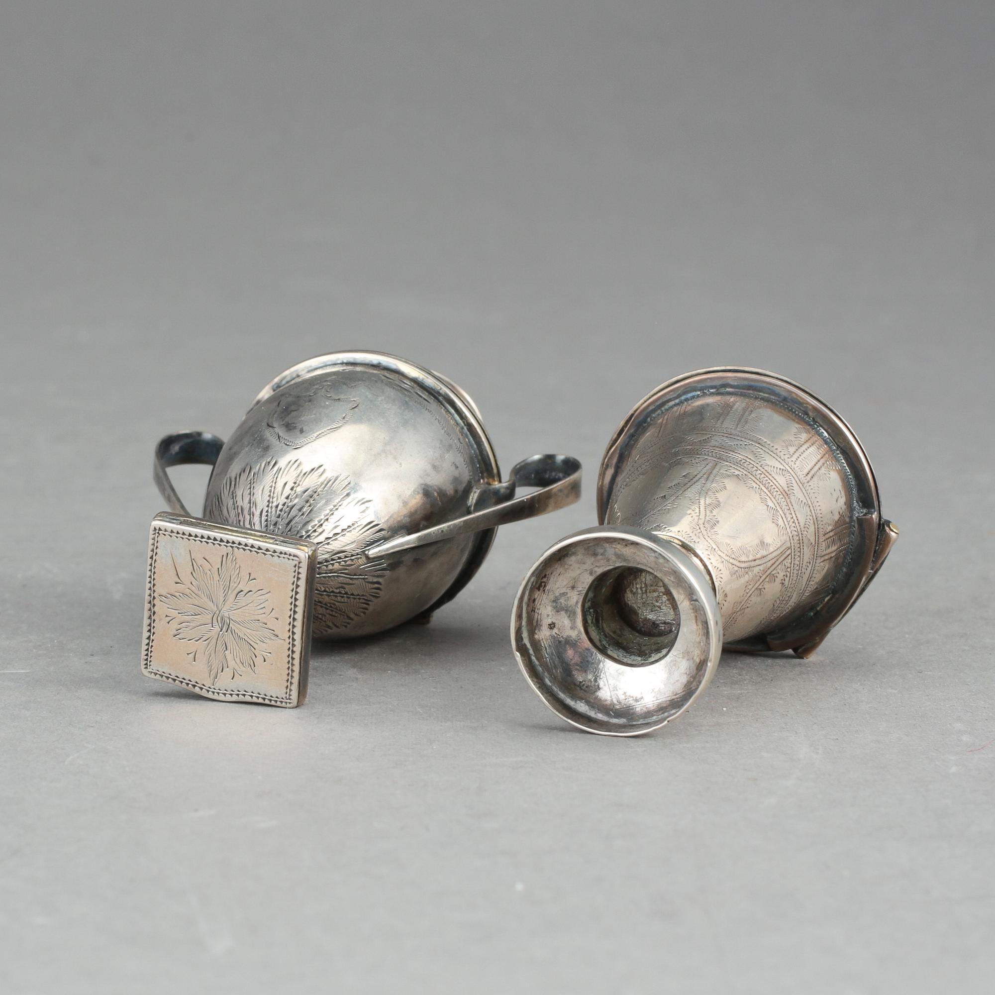 LUKTDOSOR, 2 st, silver, 1800-tal. Ca 69,5 gram.