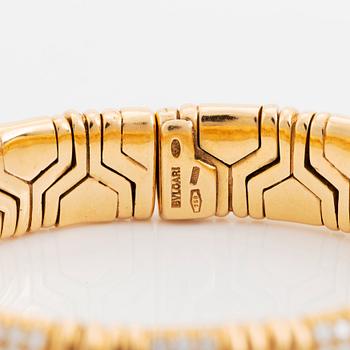 An 18K gold Bulgari bracelet set with round brilliant-cut diamonds.