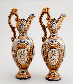 KANNOR, 1 par, majolika, sekelskiftet 1800-/1900-tal.