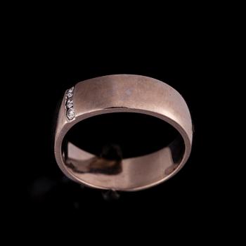 RING, vitguld 18K, 3 små diamanter, finska stämplar 2009. Vikt 6,4 g.