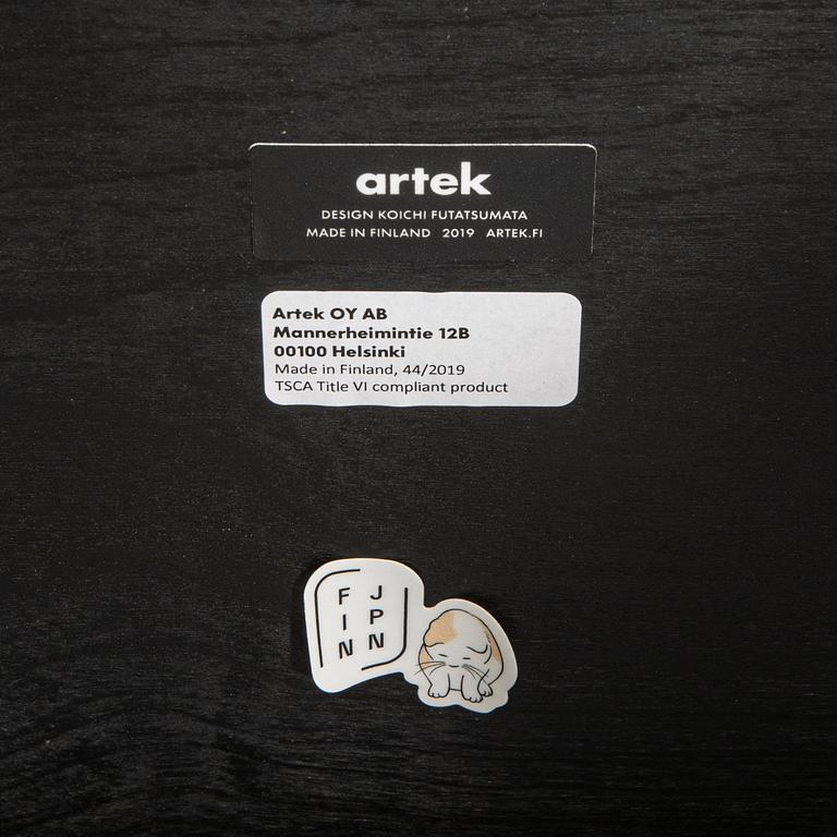 Koishi Futatsumata, bänk "Kiulu" för Artek Finland 2000-tal.