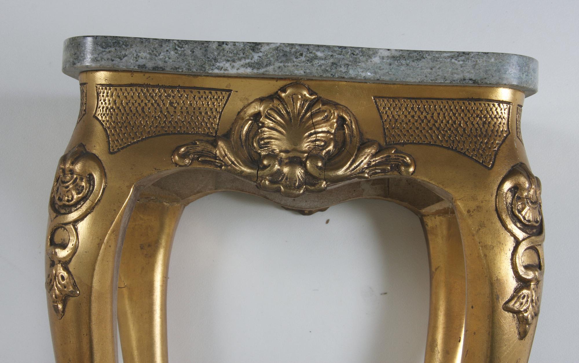 PIEDESTAL, nyrokokostil.