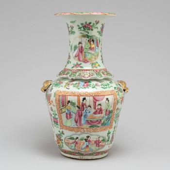 A famille rose vase, Canton, Qing dynasty, late 19th century.