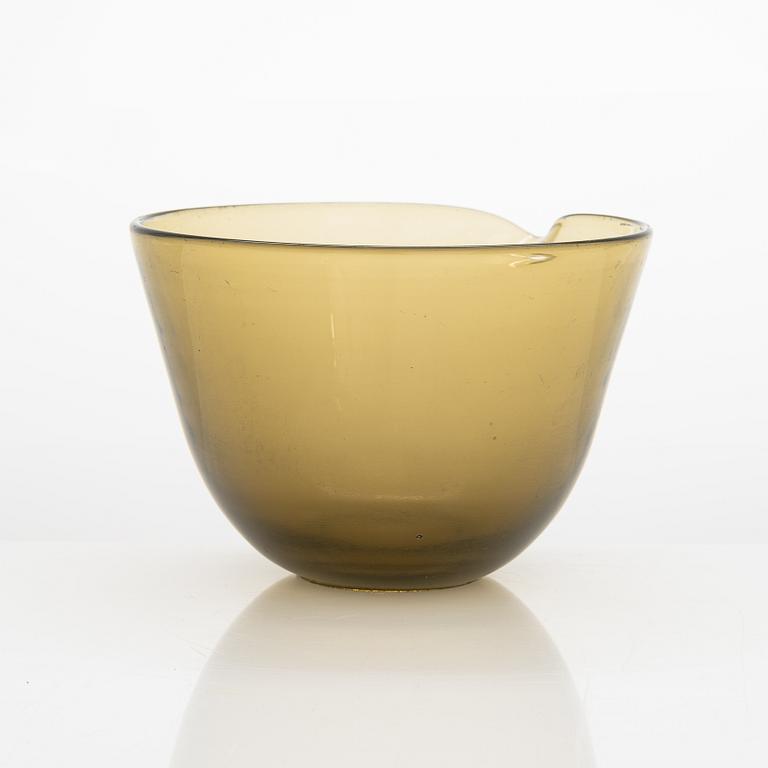 Kaj Franck, a 13-piece set of pressed glassware for Nuutajärvi, mid 20th century.