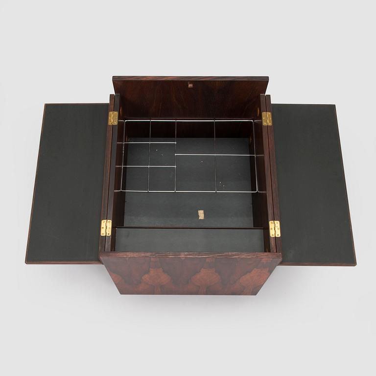 Baaripöytä, valmistaja Randers Møbelfabrik, Tanska 1960-luku.