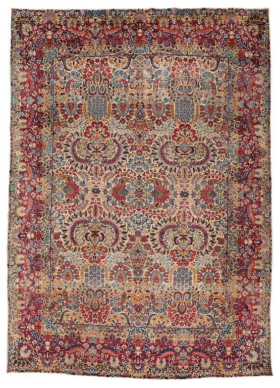 Matto, a semi-antique Kerman, ca 375-379,5 x 268-271 cm.