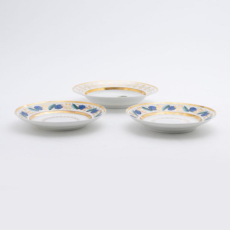 A set of three Russian Empire porcelain plates from Popov, first part of the 19th century.