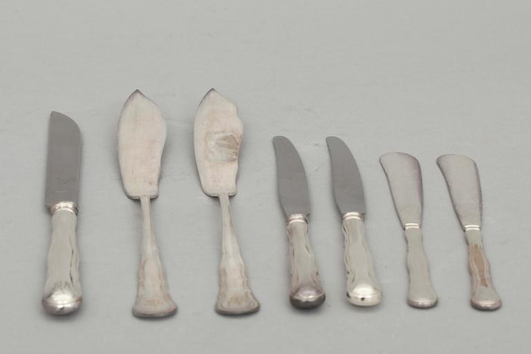 BESTICK, uppsättning, silver, 67 delar, "Chippendale", CG Hallberg, Stockholm, 1930/40-tal. Vikt 2358 g.