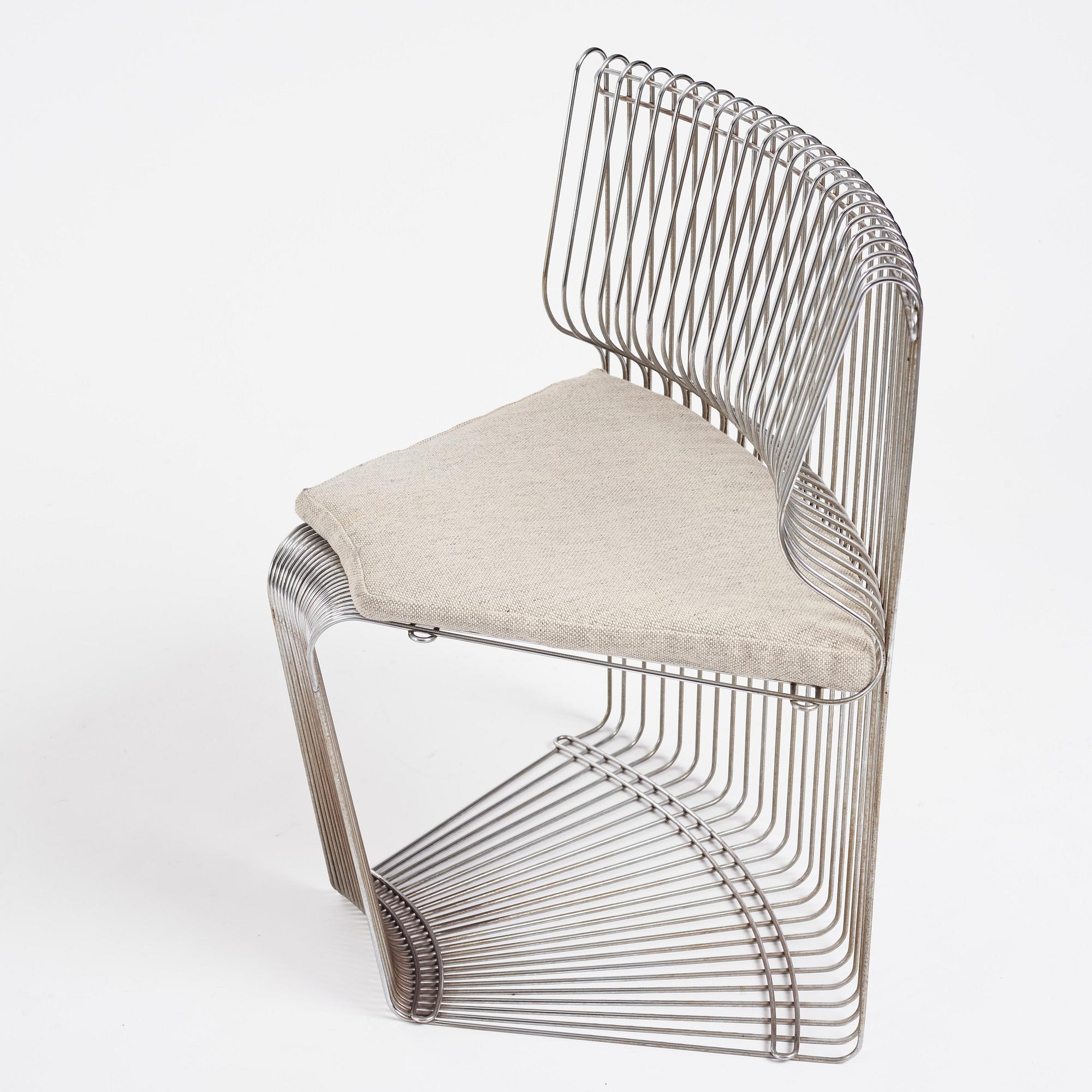 Verner Panton, "Pantonova", matbord och 6 stolar, modell "102 S-G", Fritz Hansen, Danmark 1970-tal.