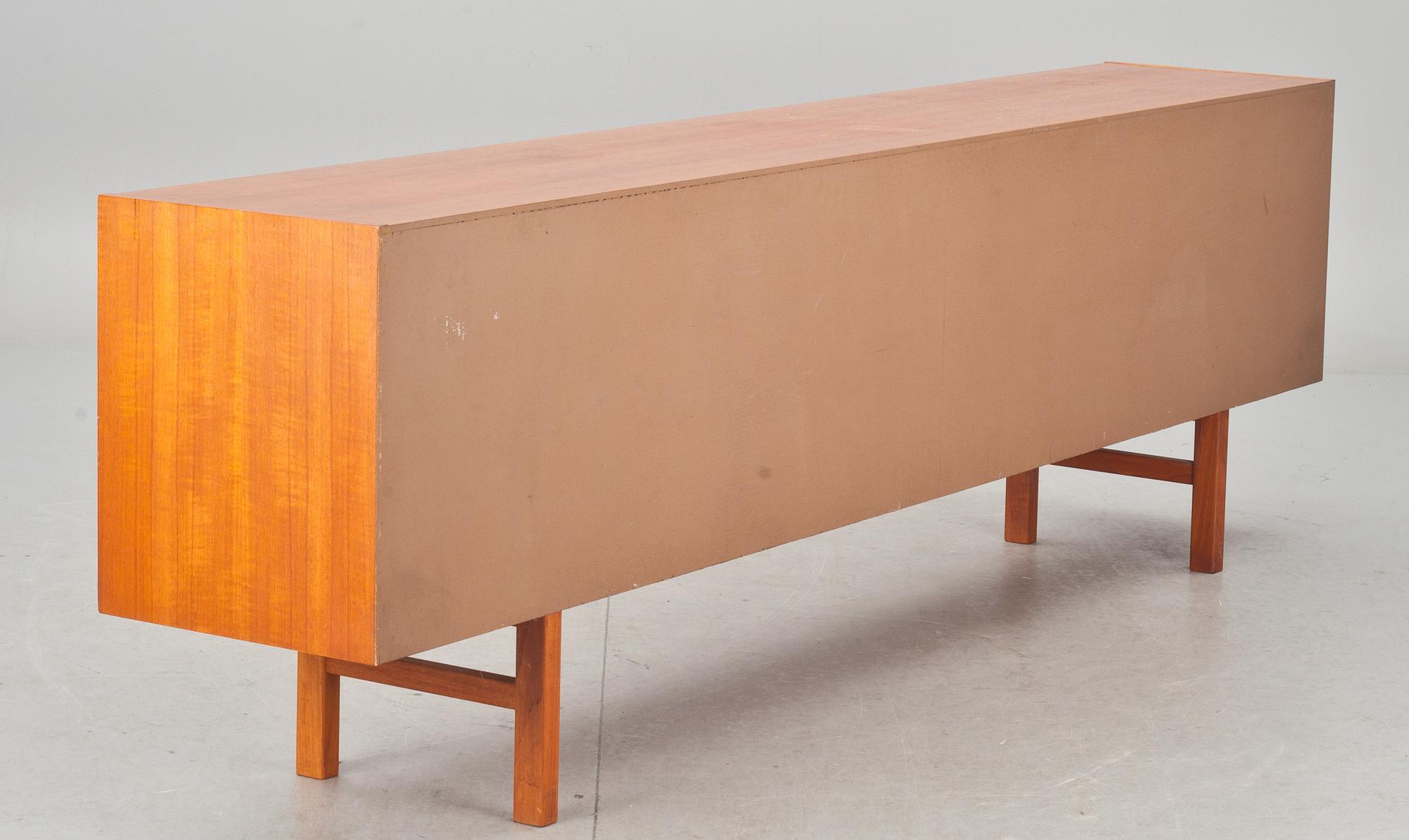 SIDEBOARD, Troeds, 1900-talets andra hälft.