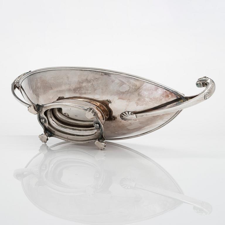 A sterling silver centre-piece bowl, mid to late 20th century.