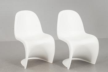 STOLAR, ett par, "Panton chair", Verner Panton för Vitra, formgivna 1960.
