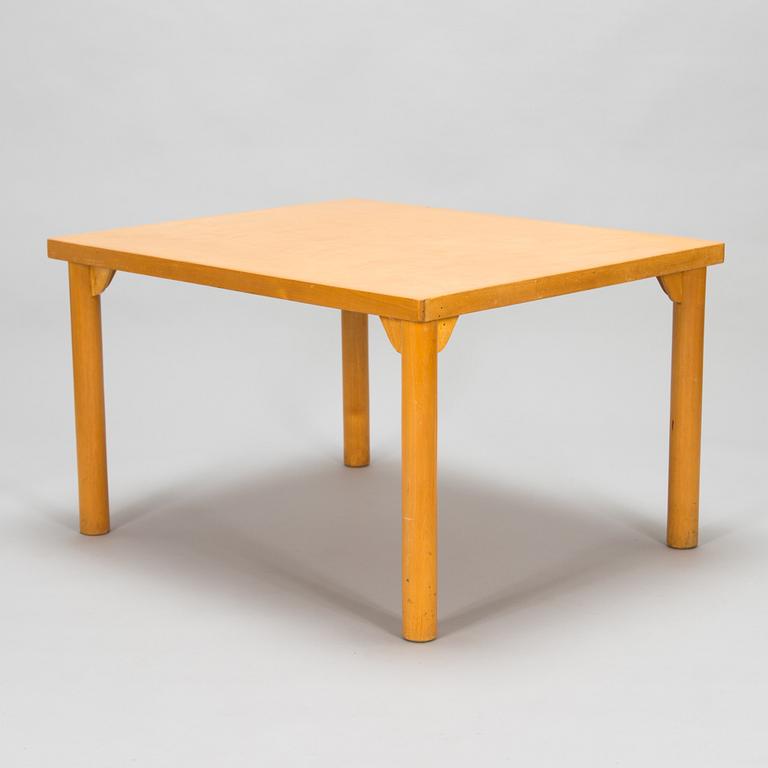 Aino Aalto, a mid-20th-century '77 C' coffee table for O.Y. Huonekalu- ja Rakennustyötehdas A.B.