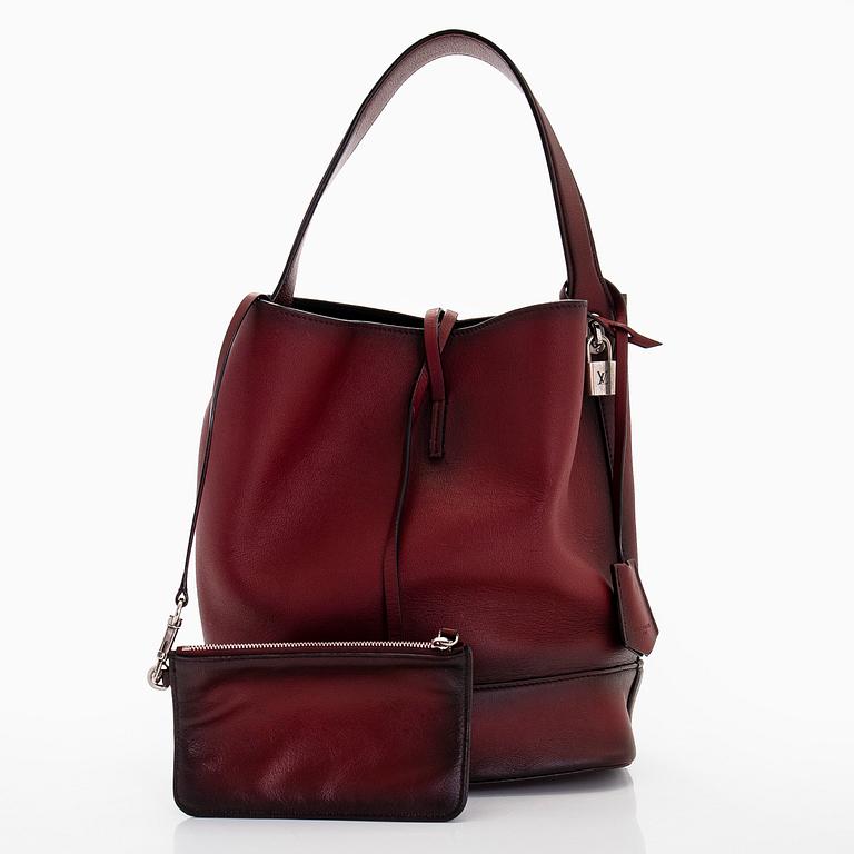 Louis Vuitton, a "NN14 GM" bag.
