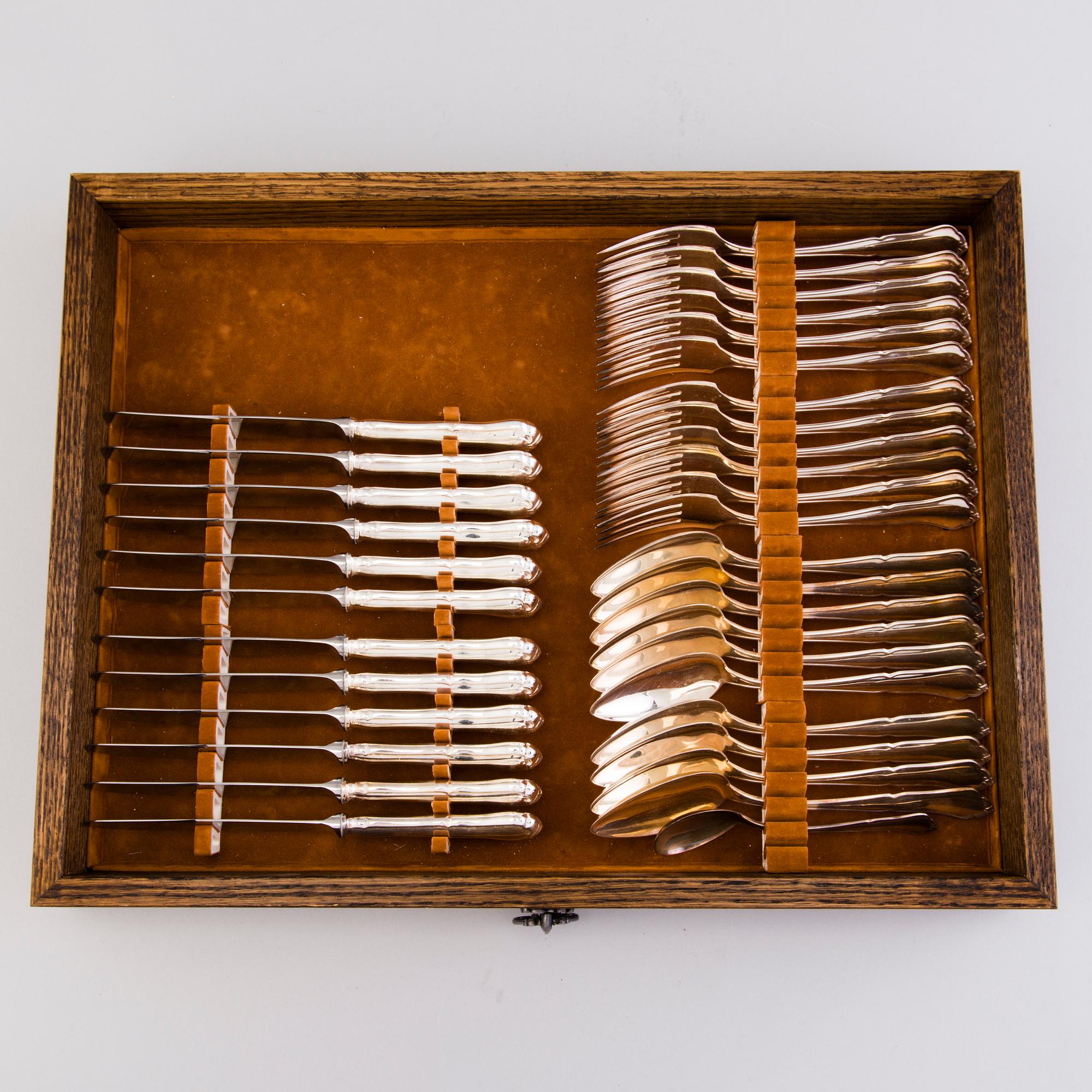 ATERINSARJA, n. 112 osaa, hopeaa, "Chippendale", Kultakeskus, Hämeenlinna 1983. Puulaatikossa.