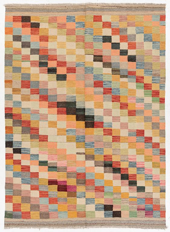 A Kelim carpet, c. 253 x 182 cm.