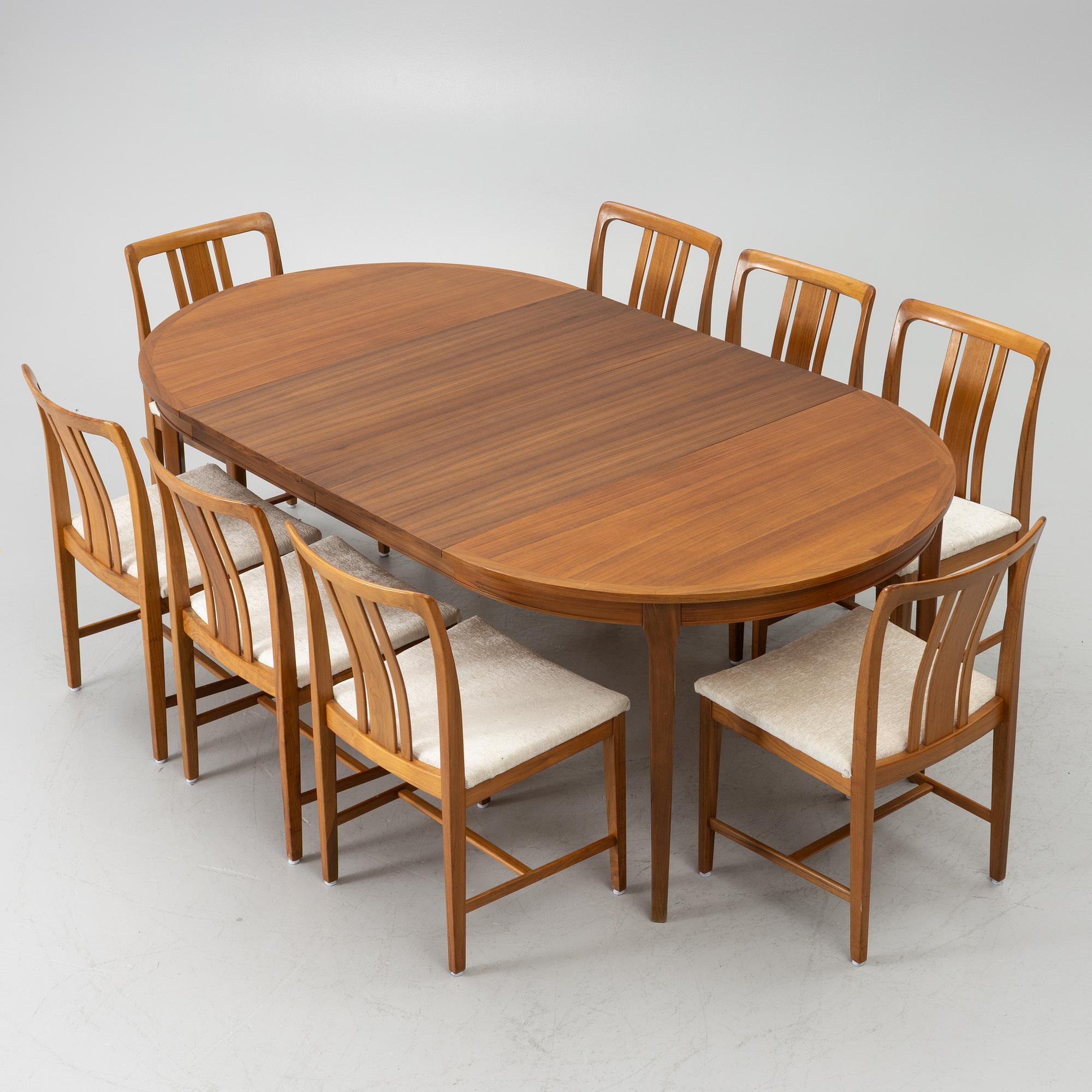 Linde Nilsson, dining table with eight chairs, Lammhult, second half of the 20th century.