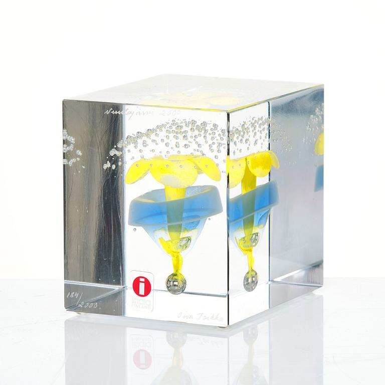 Oiva Toikka, a set of three cubic glass pieces, Nuutajärvi Finland 1989-2000.