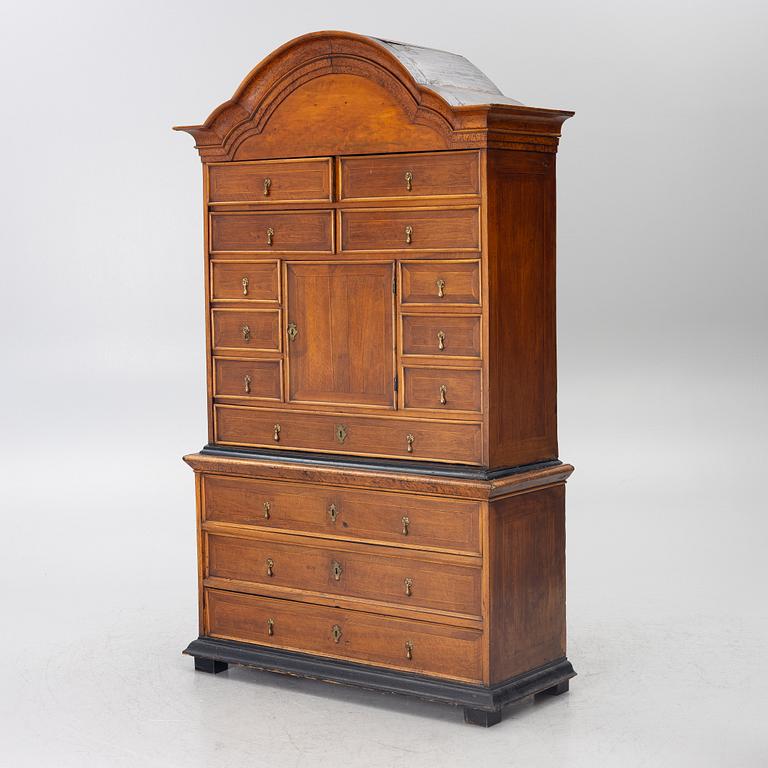Cabinet, first half of  18th century.