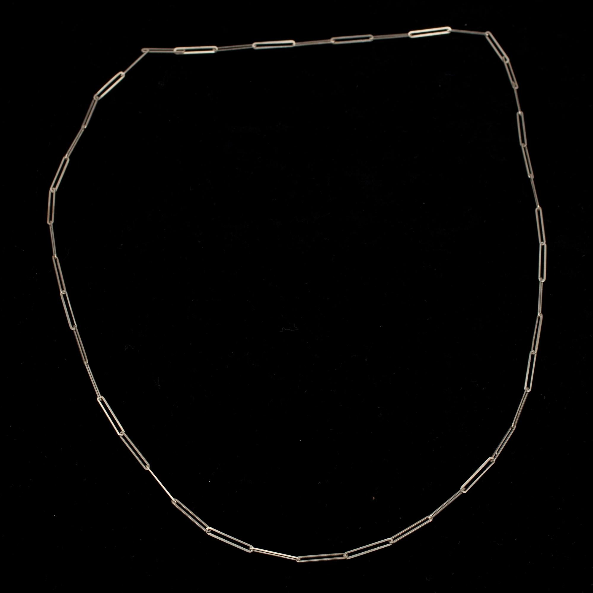 PARTI SMYCKEN, halssmycken, 3 st, samt broscher, 3 st. och armband, 2 st, silver. Tot. vikt ca 103,3 g.
