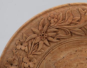 TALLRIKAR, 5, trä, 1700-/1800-tal.