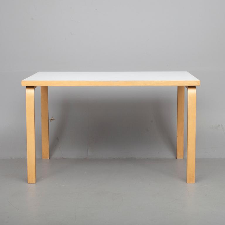 BORD, modell 80A, Alvar Aalto, Artek. 1900-talets senare hälft.