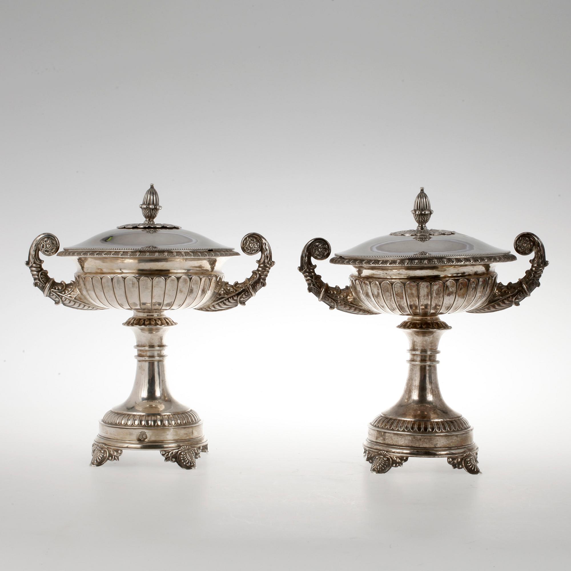 SOCKERSKÅLAR, ett par, silver, empire, Gustaf Möllenborg, Stockholm 1832. Tot ca 1574 gram.