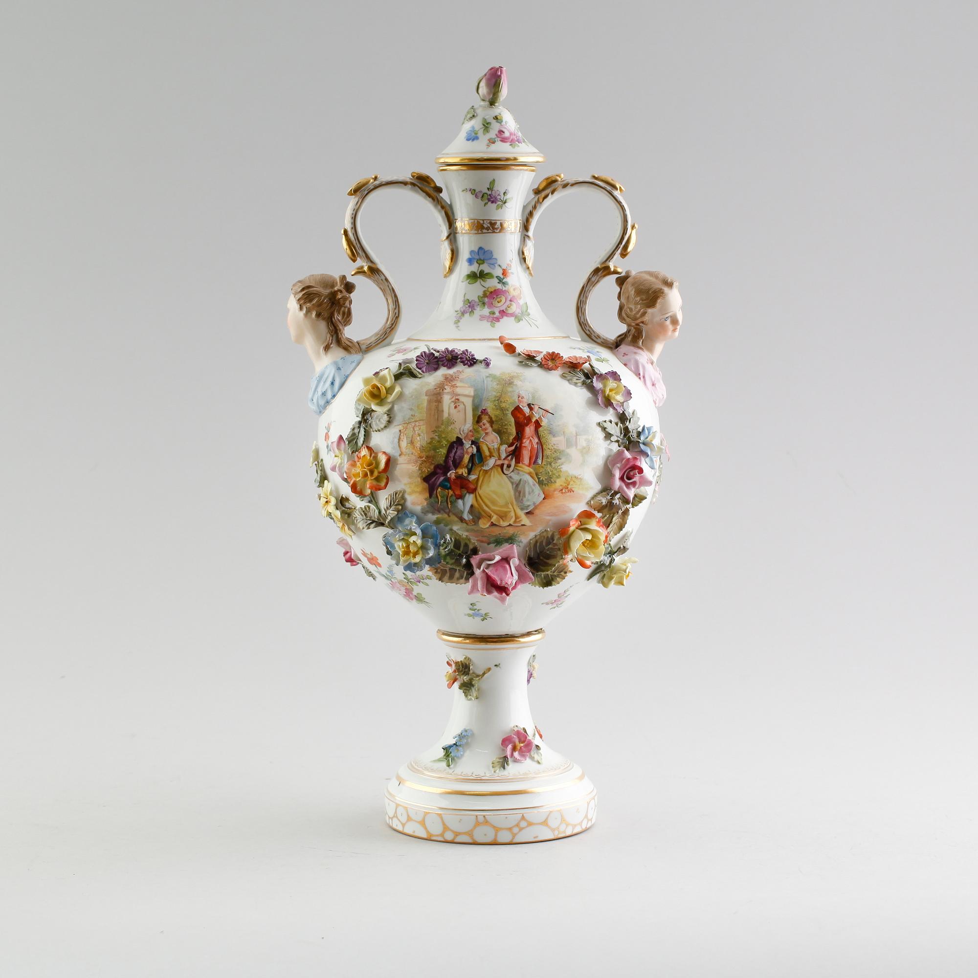 URNA, porslin, 1900-talets första hälft.