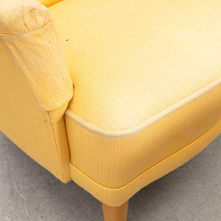 Carl Malmsten, fåtölj med fotpall, "Farmor". O.H. Sjögren.