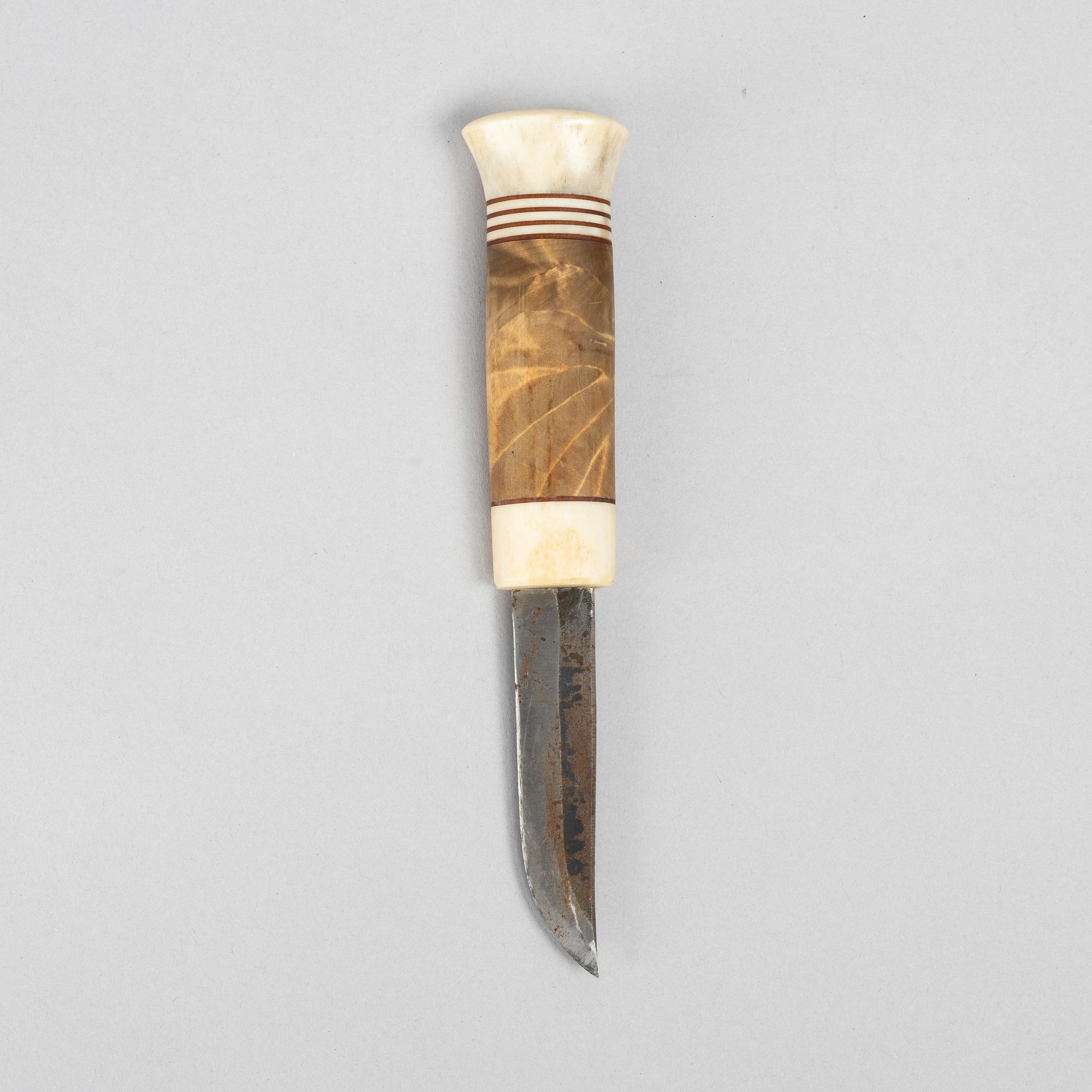 Roger Saiton, a reindeer horn knife, Kaitum, signed and dated 1990.