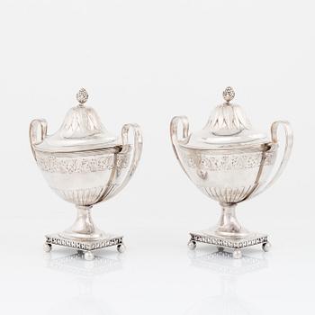 A pair of Swedish silver sugar bowls, marks of Gustaf Möllenborg, Stockholm 1898.