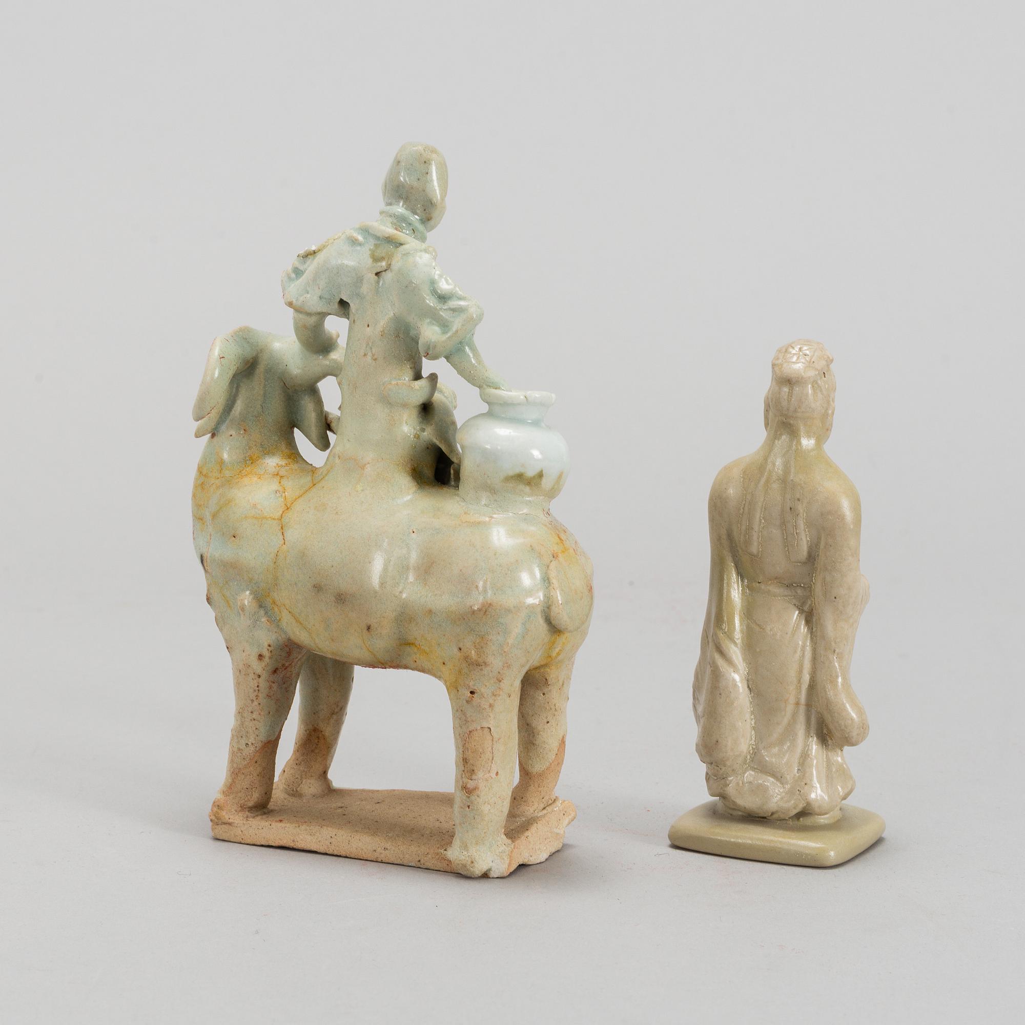 FIGURINER, två stycken, porslin. Sydostasien, Sawankhalok, 14/1500-tal.
