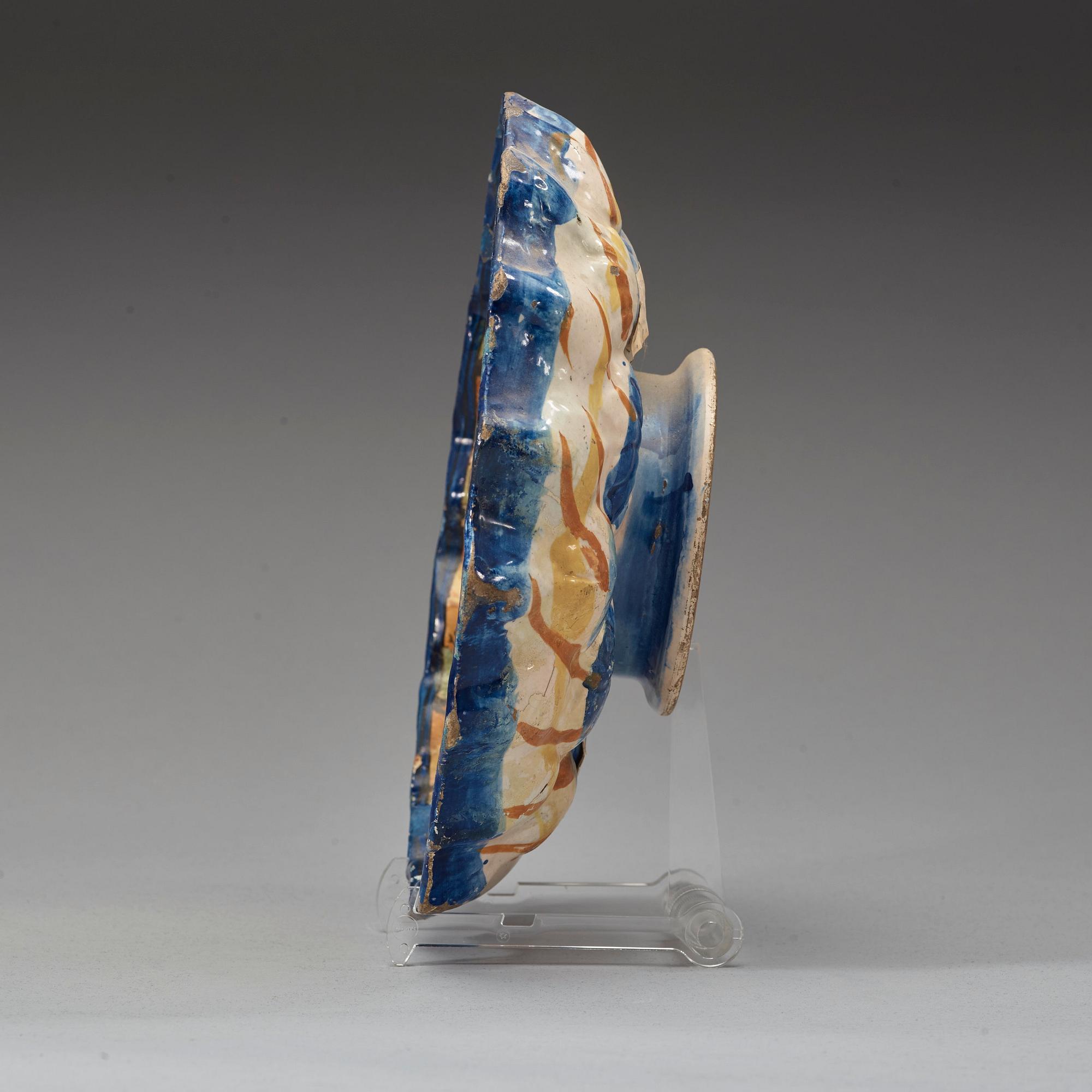 An Italian 17th Century majolica tazza.