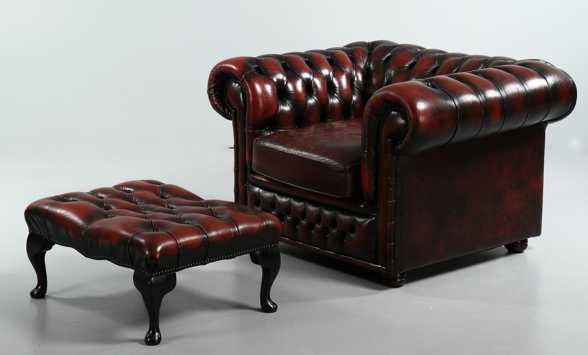 SOFFA, FÅTÖLJ samt PALL, Chesterfieldmodell, 1900-talets andra hälft.