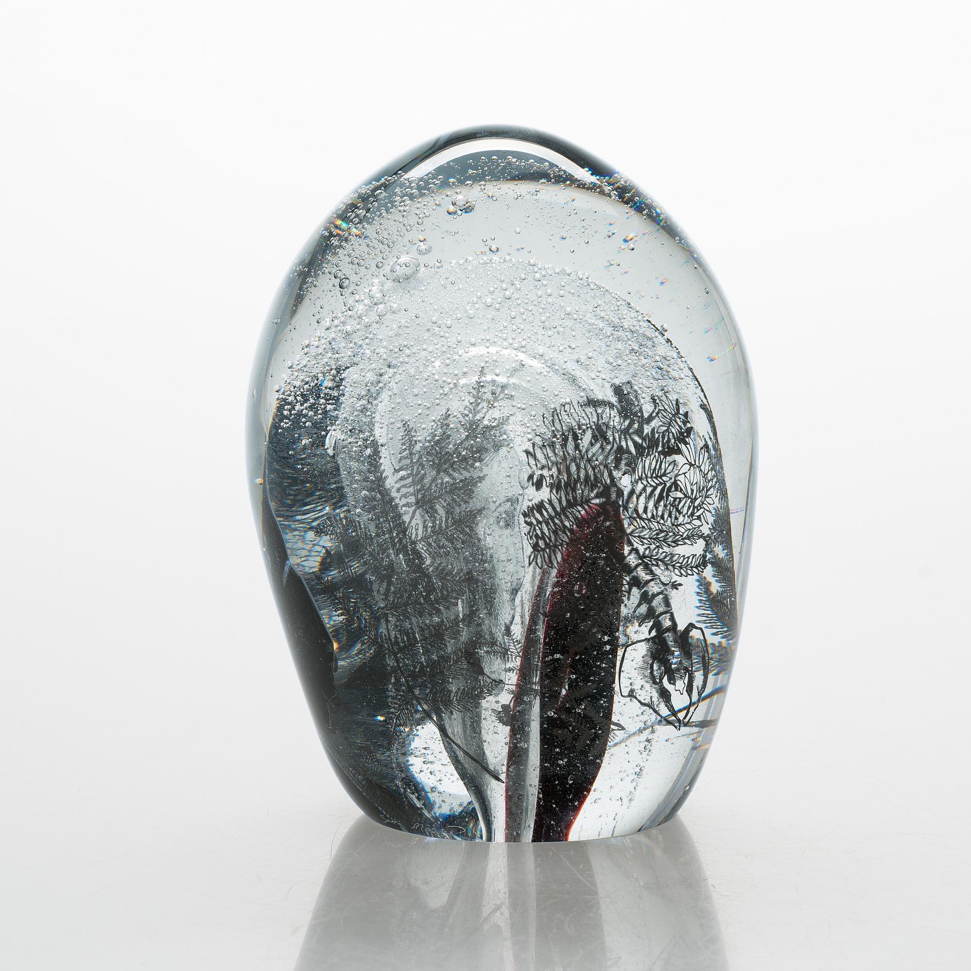 Sini Majuri, glasskulptur, "Cell", version 1, signerad Sini Majuri Suomenlinna 2021.