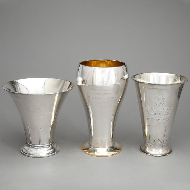 VASER, 3 delar, silver, Cg Hallberg, Stockholm, 1928. Totalvikt ca1175g.