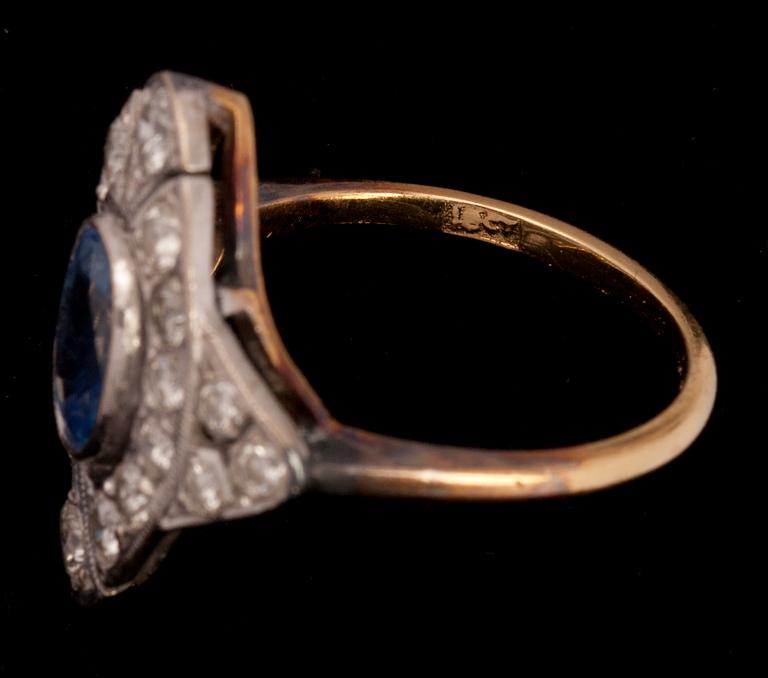 RING, 18K guld, vitguld, safir, diamanter 1950 t.