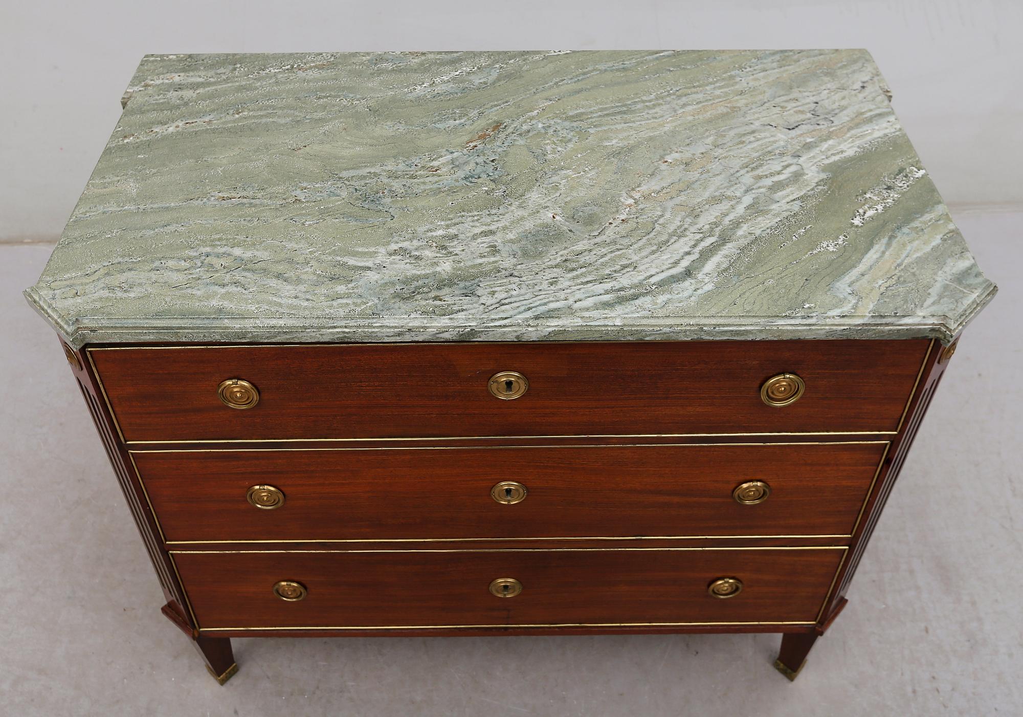 BYRÅ, sengustaviansk, tidigt 1800-tal.