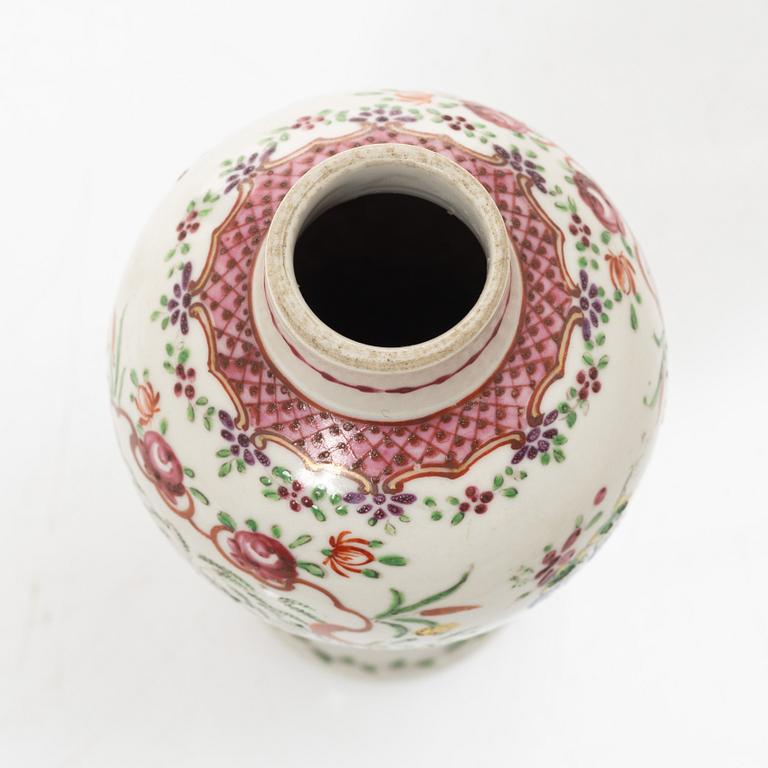 Fat samt vas, porslin. Qingdynastin, 1700/1800-tal.